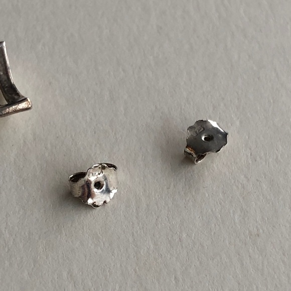 Sterling silver square minimal post earrings - Picture 7 of 11